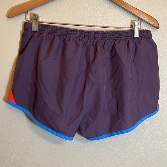 𝅺NIKE Athletic Running Shorts - Picture 6 of 13